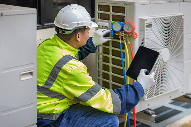 Professional Hvac technician working in Palos Park, IL